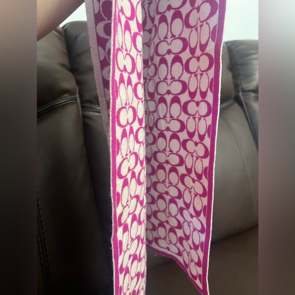 COACH purple pink and white C scarf coach brand cute winter scraft - Picture 4 of 8